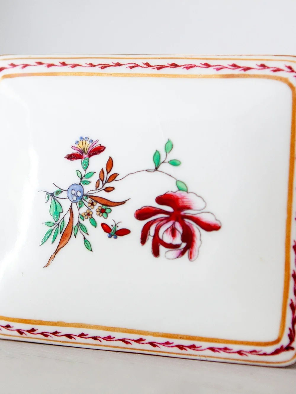 Vista Alegre Indias Porcelain Floral Trinket Box in White and Pink